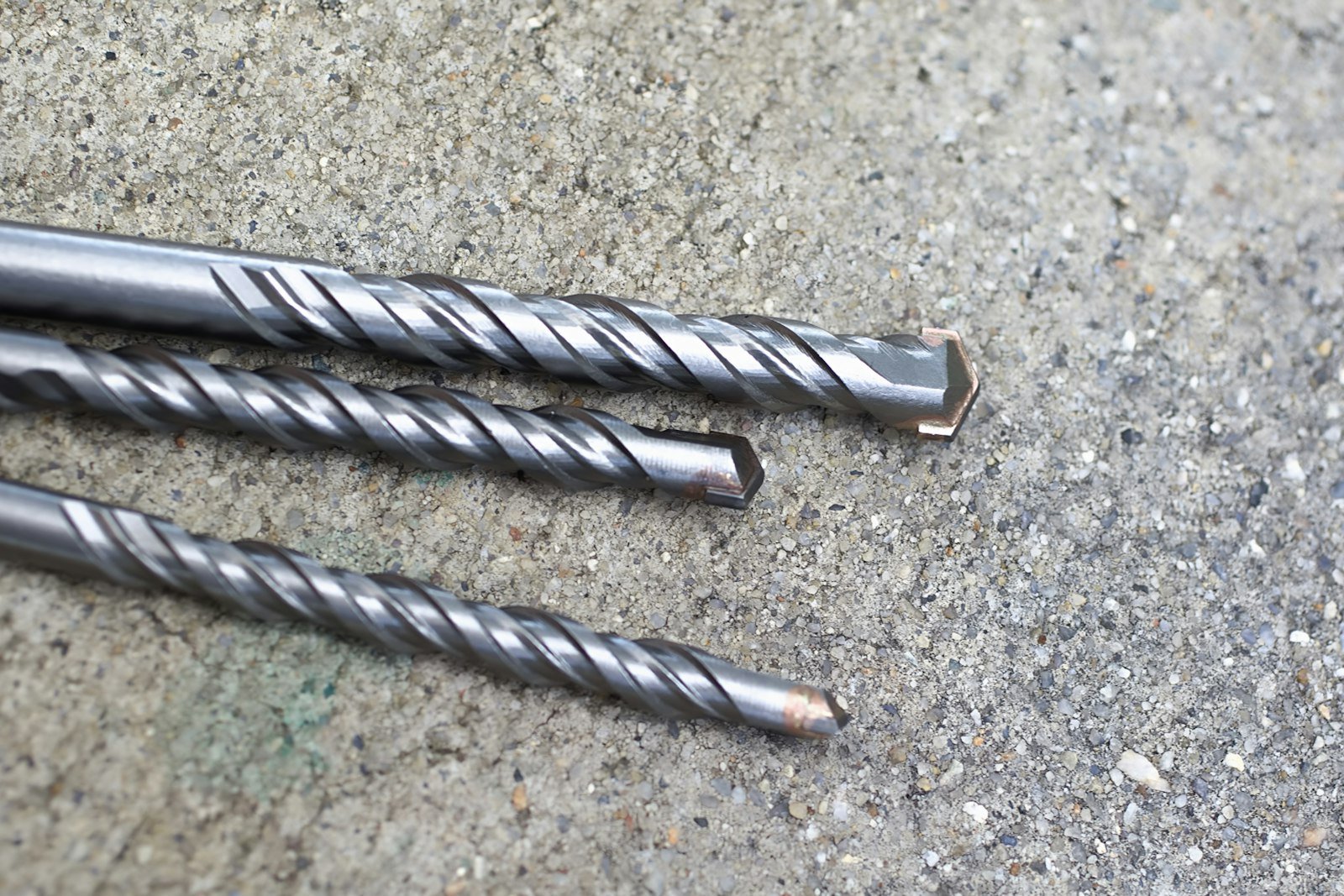 Bộ mũi khoan chuyên dụng áp dụng cách khoan inox cứng trong nhà máy cơ khí