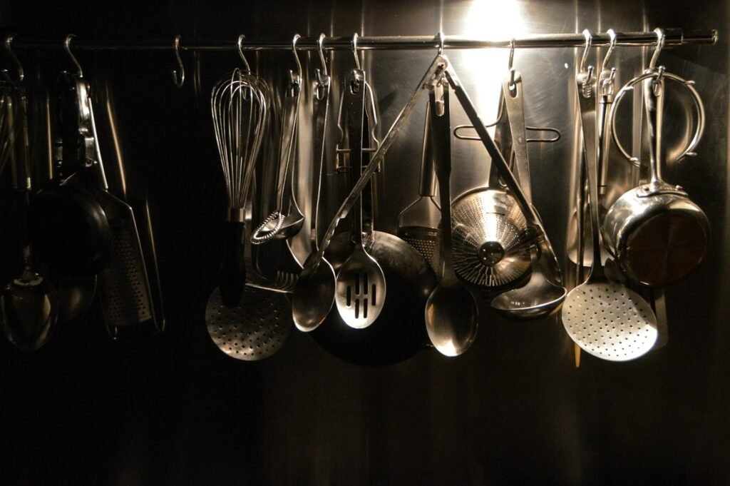 Hướng dẫn chi tiết cách làm sạch inox bằng baking soda chuẩn kỹ thuật cơ khí