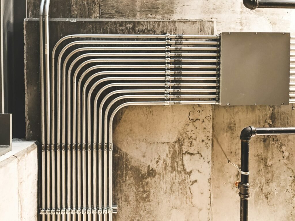 Quy trình thực hiện cách uốn ống inox tròn chuyên nghiệp tại xưởng cơ khí